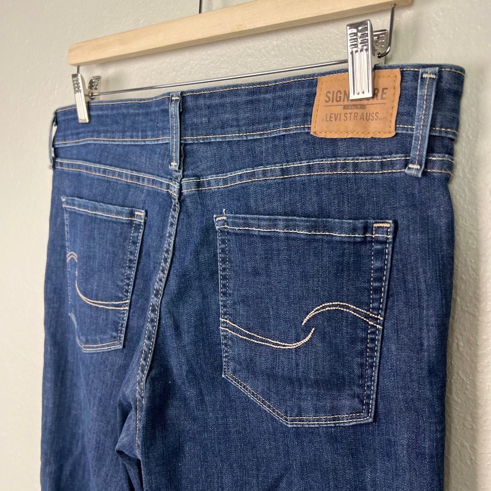 Signature by Levi Strauss Women Totally Shaping Straight Jeans Dark Wash 31x28 - Picture 7 of 9